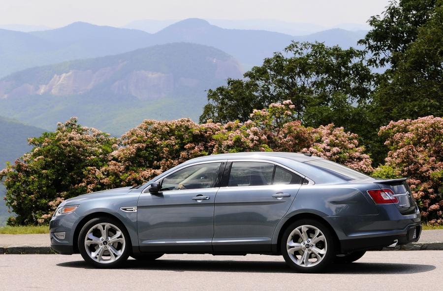  Ford Taurus SHO 2010 года  (фото 238 из 248)